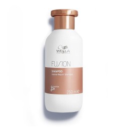 Shampoo ristrutturante per capelli danneggiati Wella Fusion 250ml